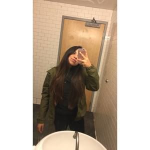 Meet your Posher, Alejandra